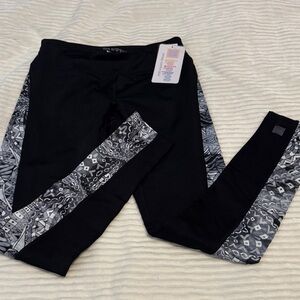 Stylish Black and Gray Lularoe “Jordan” workout leggings sz Small